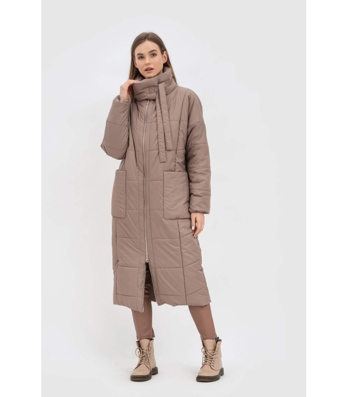 Пальто бежевое из стеганной ткани с стойкой воротничком Ладре  *LESIA*   Артикул: 129490000 Деми***